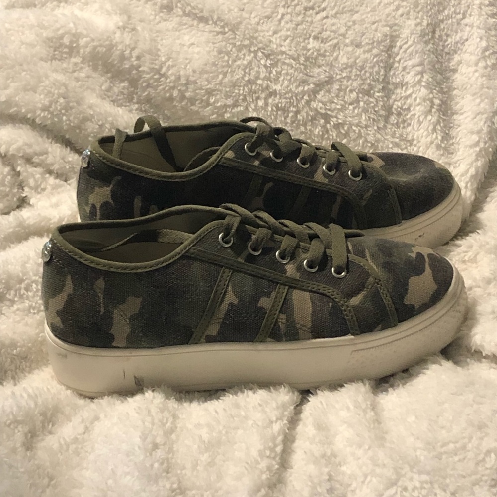 Rock&Candy camo shoes size 9